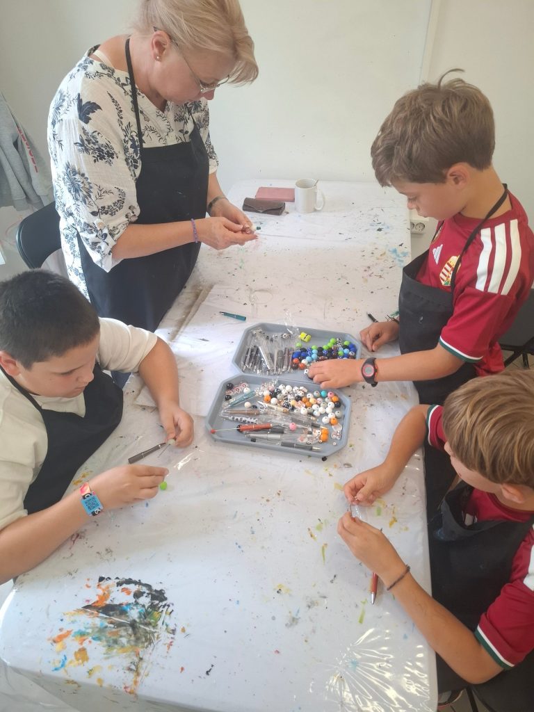 Nyári szüneti alkotó nap élményfestés – 2026.07.23. – TiaDor Stúdió