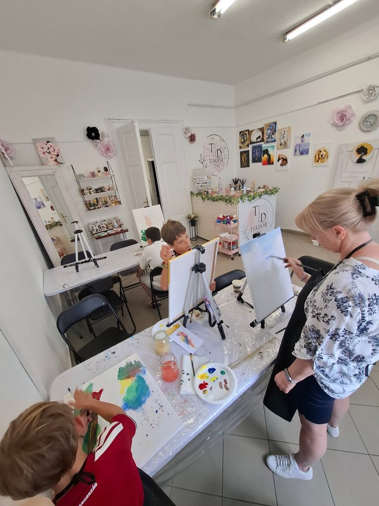 Nyári szüneti alkotó nap élményfestés – 2026.07.23. – TiaDor Stúdió