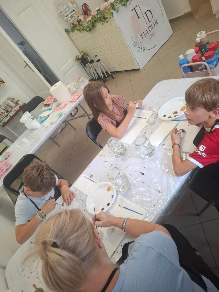 Nyári szüneti alkotó nap élményfestés – 2026.07.24. – TiaDor Stúdió