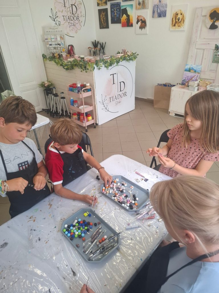 Nyári szüneti alkotó nap élményfestés – 2026.07.24. – TiaDor Stúdió