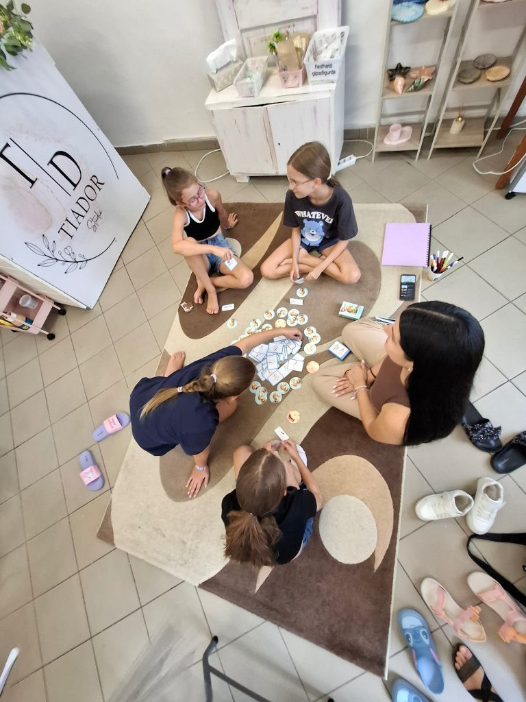 Nyári szüneti alkotó nap élményfestés – 2026.07.28. – TiaDor Stúdió