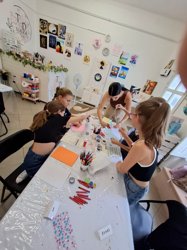 Nyári szüneti alkotó nap élményfestés – 2026.07.28. – TiaDor Stúdió