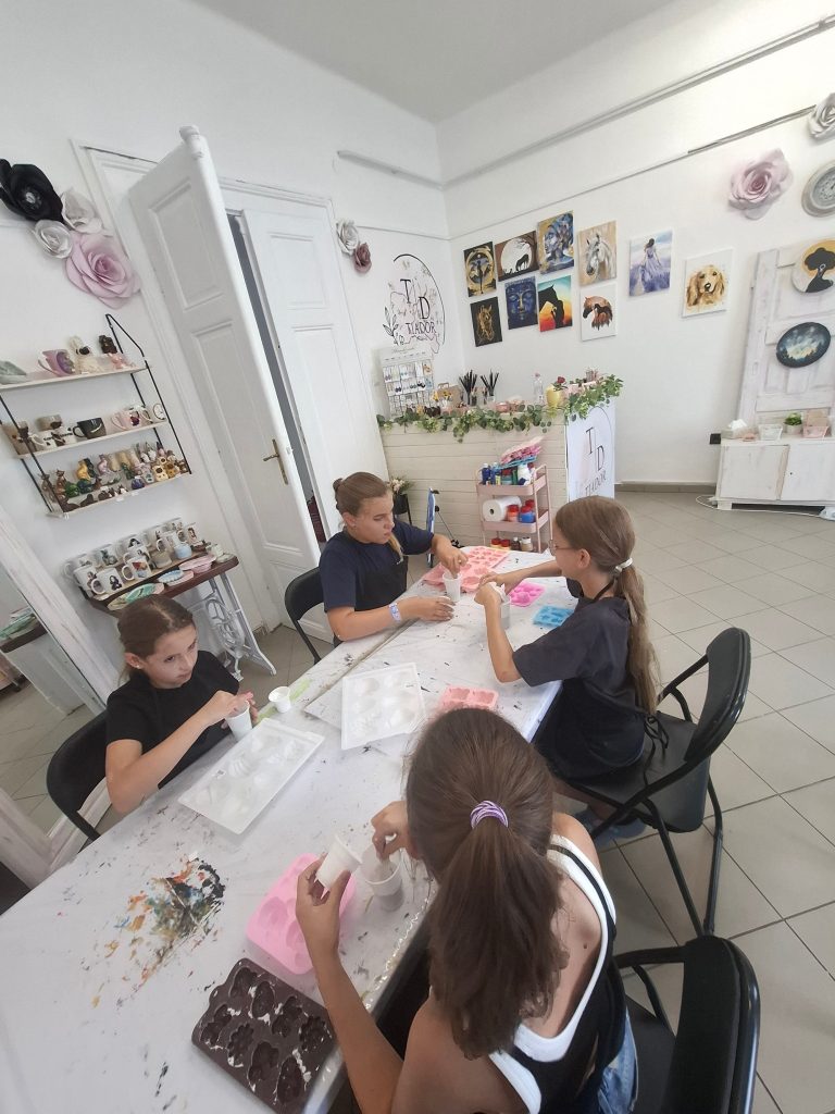 Nyári szüneti alkotó nap élményfestés – 2026.07.28. – TiaDor Stúdió
