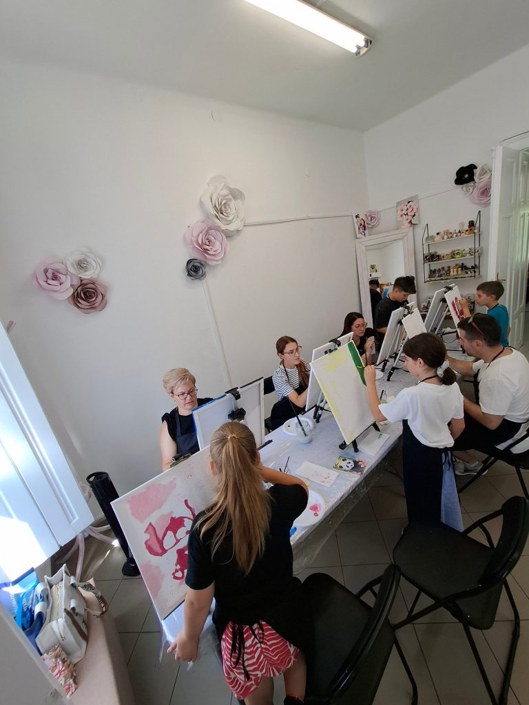 2026.08.08. Családi szülinapi élményfestés – TiaDor Stúdió