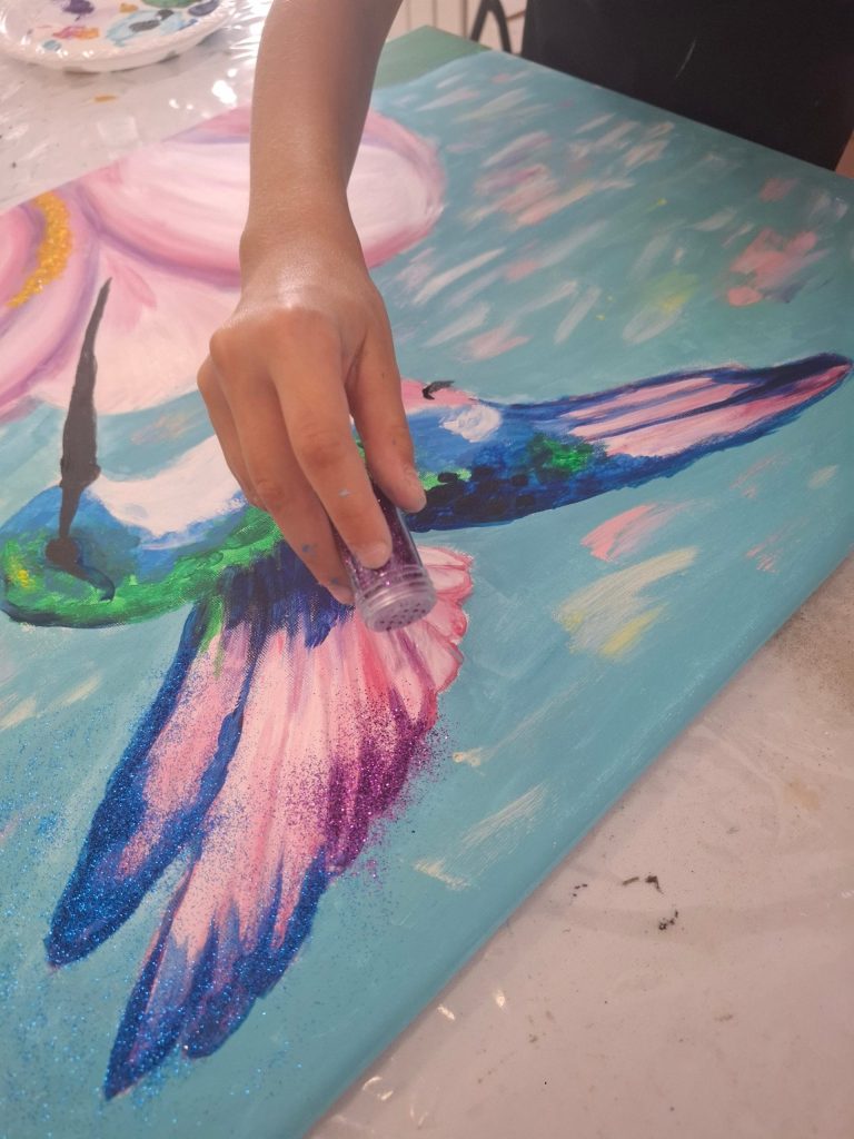 Kolibris Csillámporos élményfestés – 2026.08.30. – TiaDor Stúdió